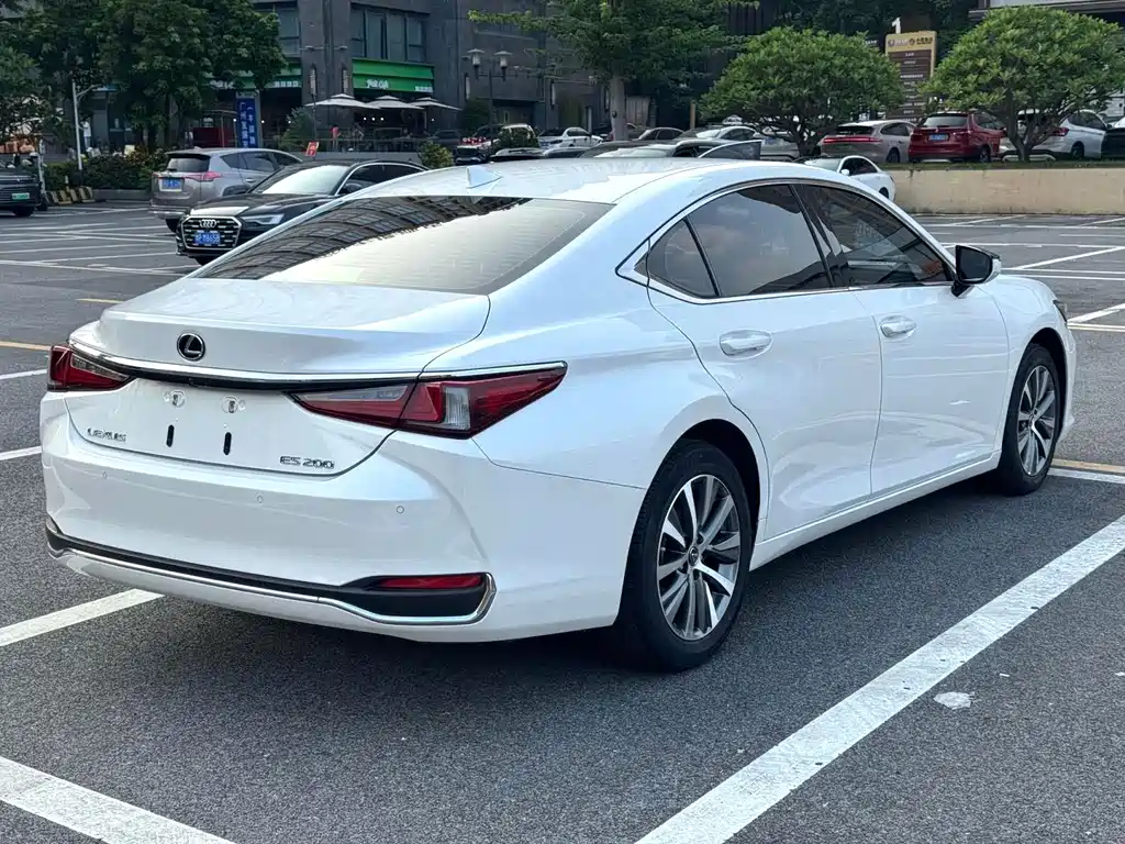 Lexus ES — миниатюра 9