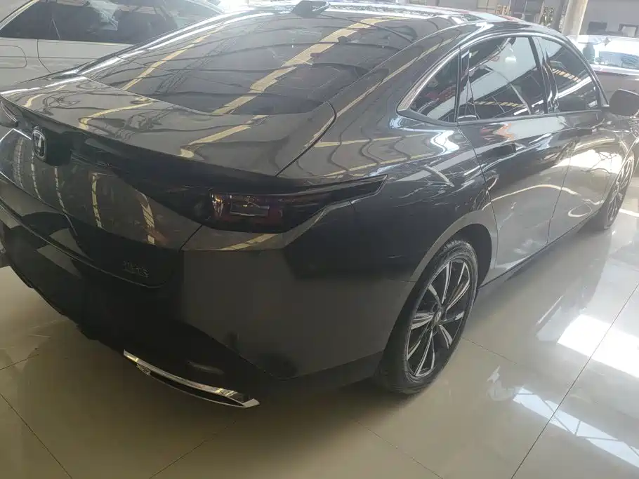 Changan Yida — миниатюра 3