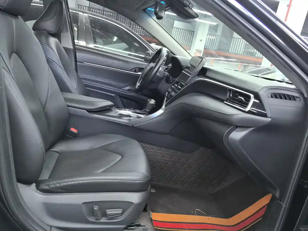 Toyota Camry — миниатюра 14