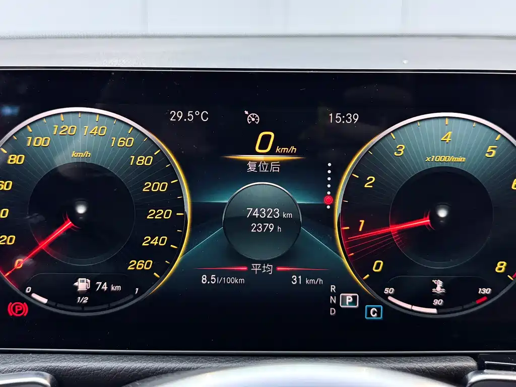 Mercedes-Benz GLB — миниатюра 24