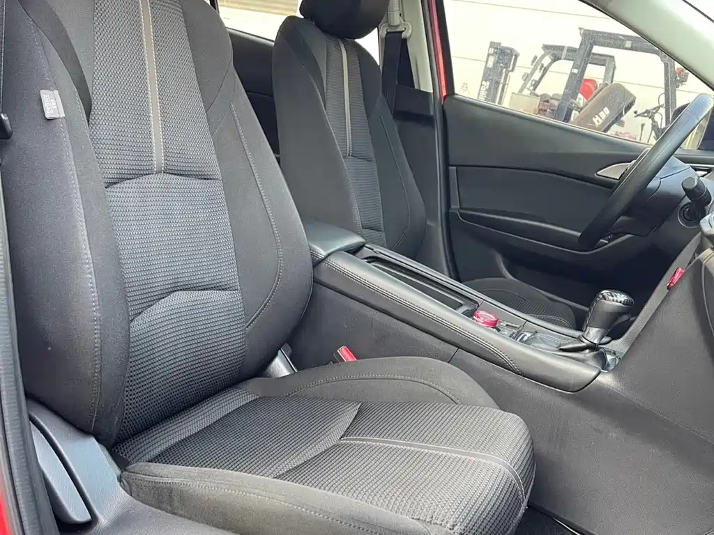 Mazda Mazda3 3 2017 1.5L AT Luxury V
