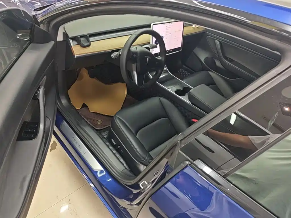 Tesla Model 3 — миниатюра 16