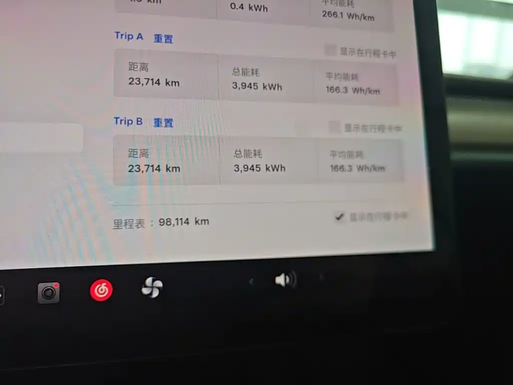 Tesla Model Y — миниатюра 12