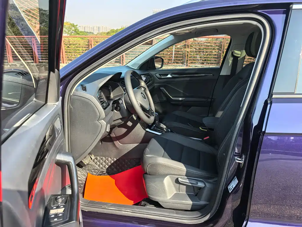 VOLKSWAGEN T ROC EXPLORING SONGS