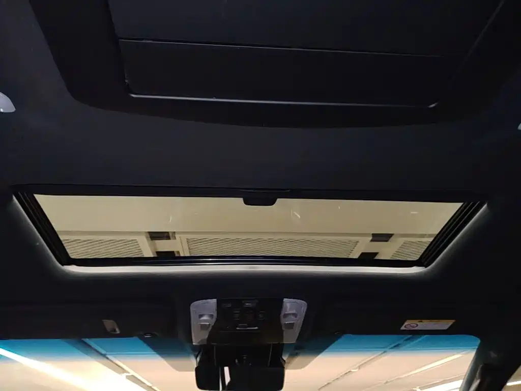 Toyota Alphard — миниатюра 23