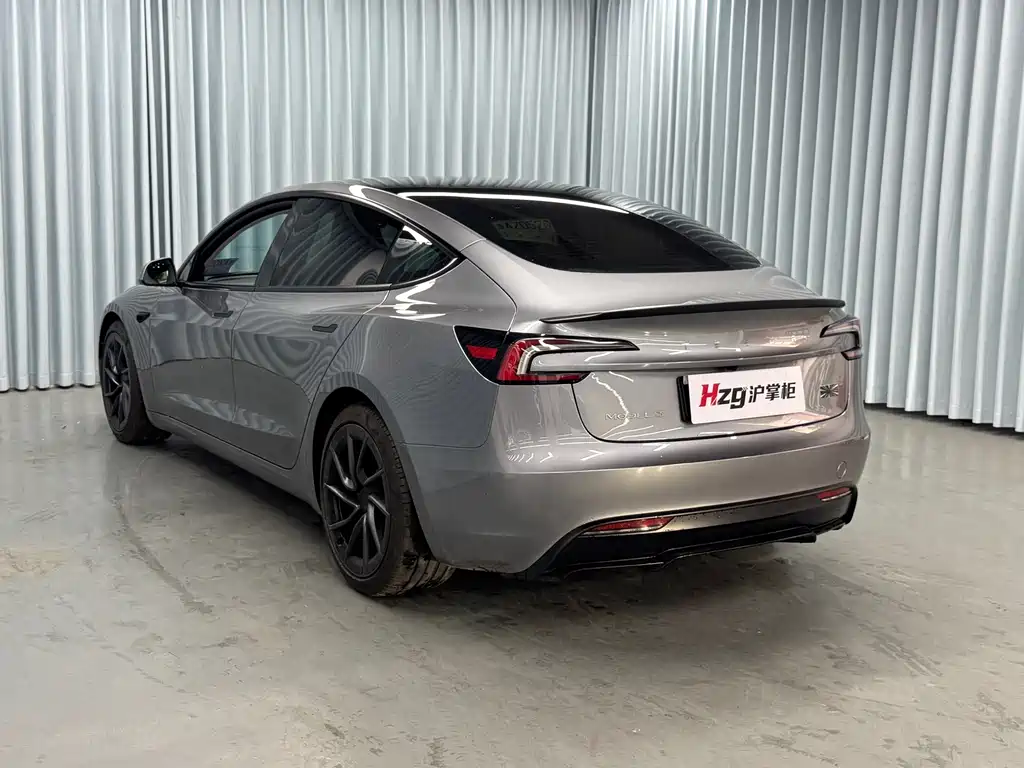 Tesla Model 3 — миниатюра 8