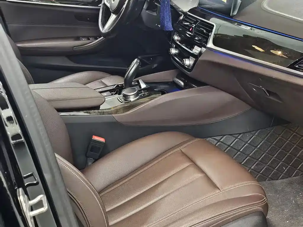 BMW 5 Series — миниатюра 10