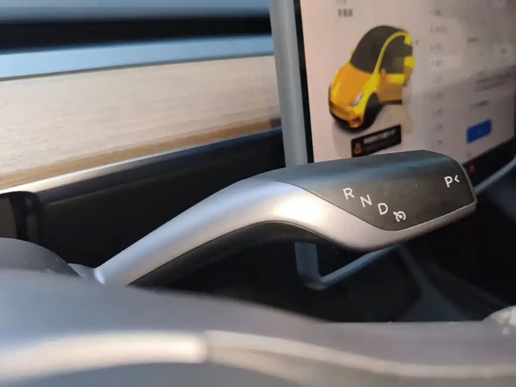 Tesla Model Y — миниатюра 14