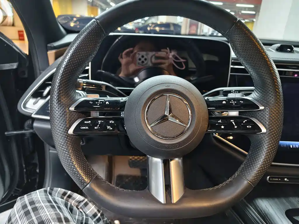 Mercedes-Benz E-Class — миниатюра 5
