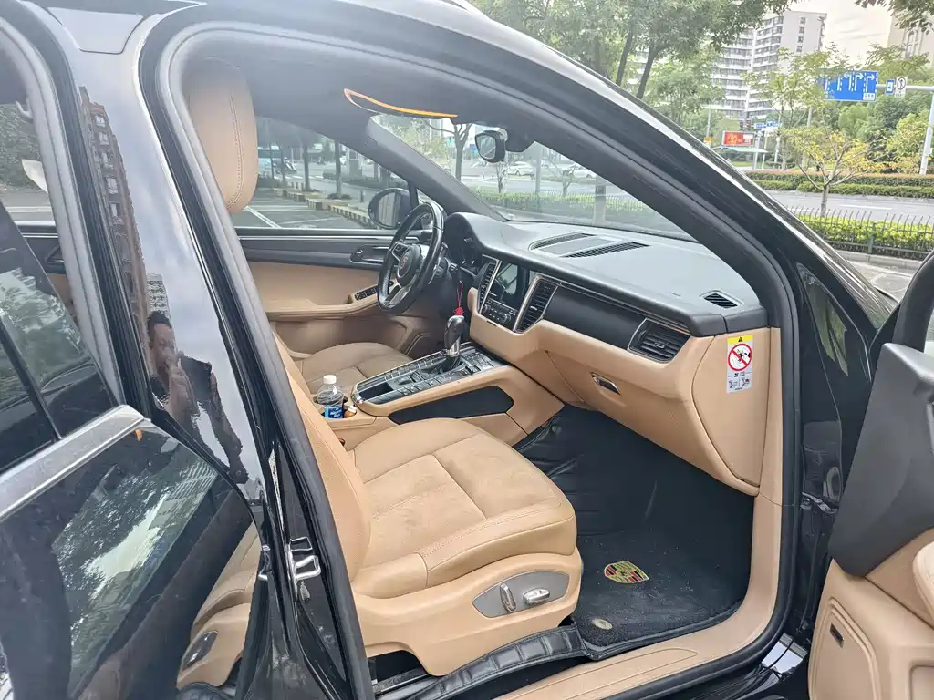 Porsche Macan — миниатюра 8