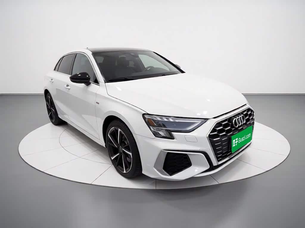 Audi A3 1.4 л 2024 г. Белый, пробег 27200 км