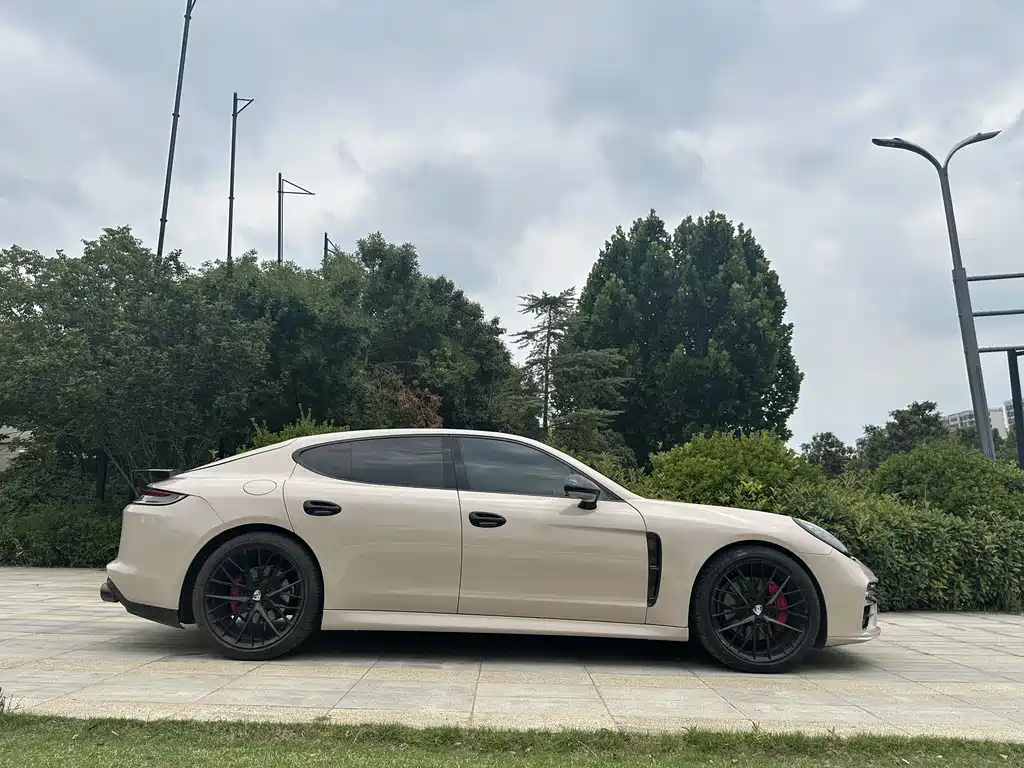 Porsche Panamera 2013 Panamera 4 Platinum Edition 3.6L