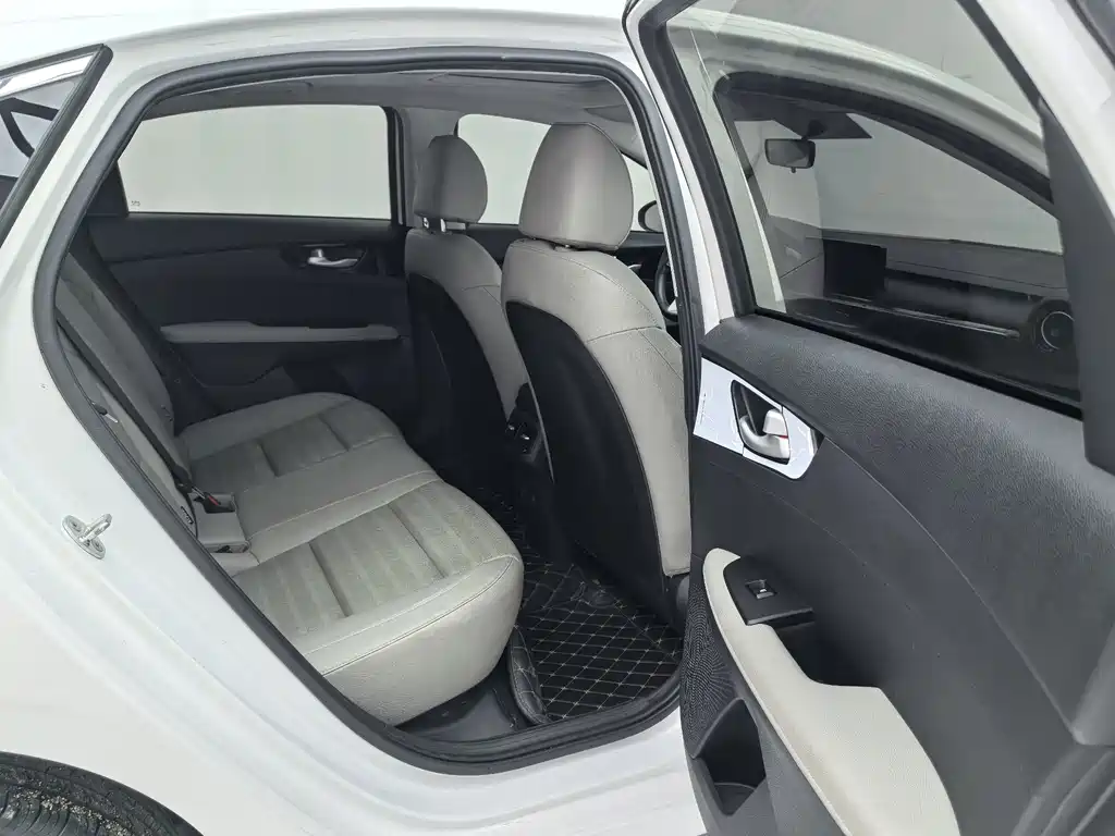 Kia K3 — миниатюра 11