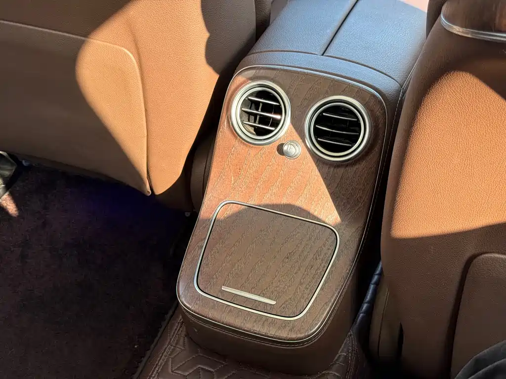 Mercedes-Benz E-Class — миниатюра 13