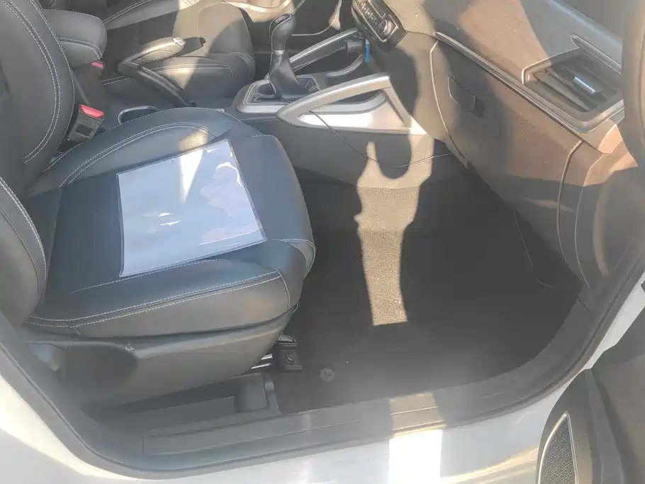 Geely Vision X3 — миниатюра 8
