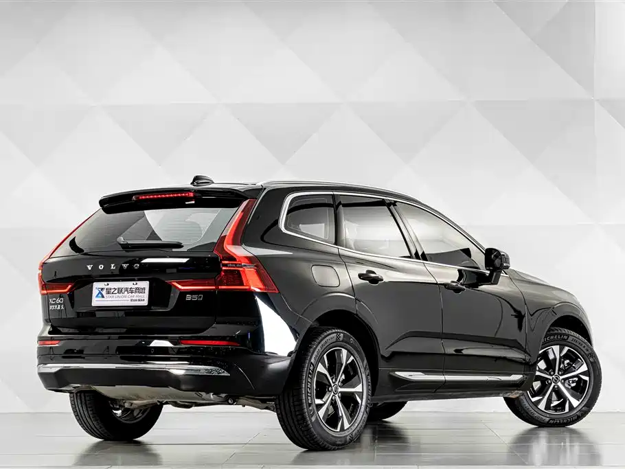 Volvo XC60 2026 B5 Luxury