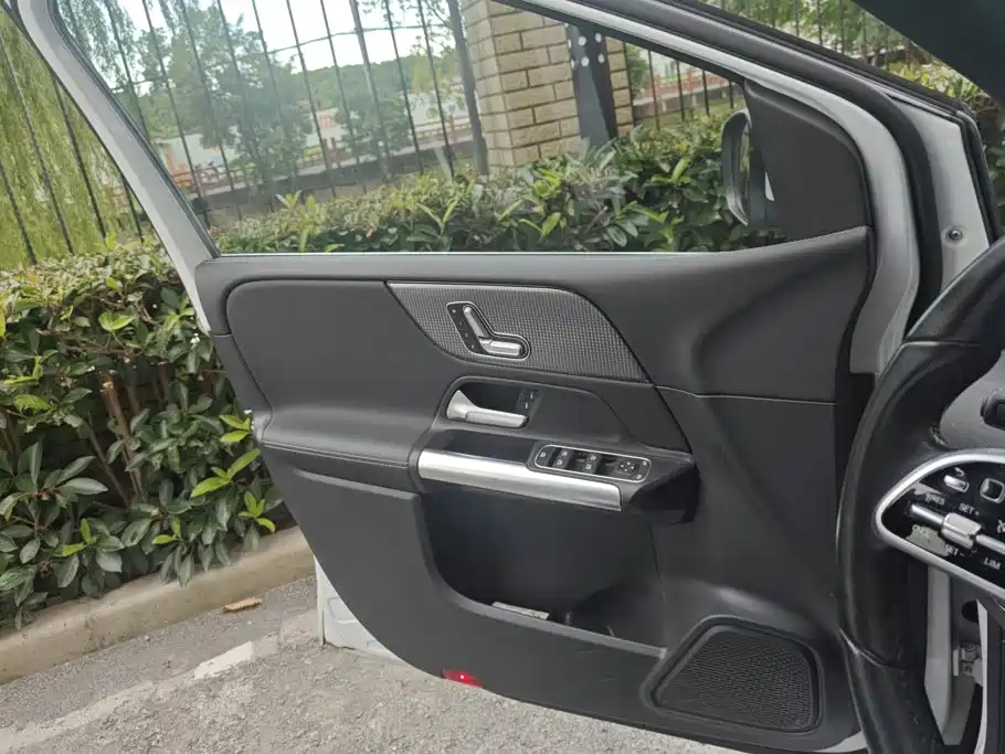 Mercedes-Benz B-Class — миниатюра 7