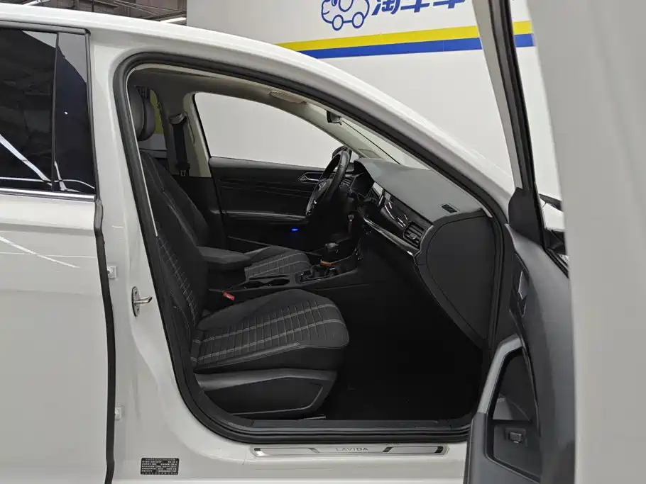 Volkswagen Lavida — миниатюра 8