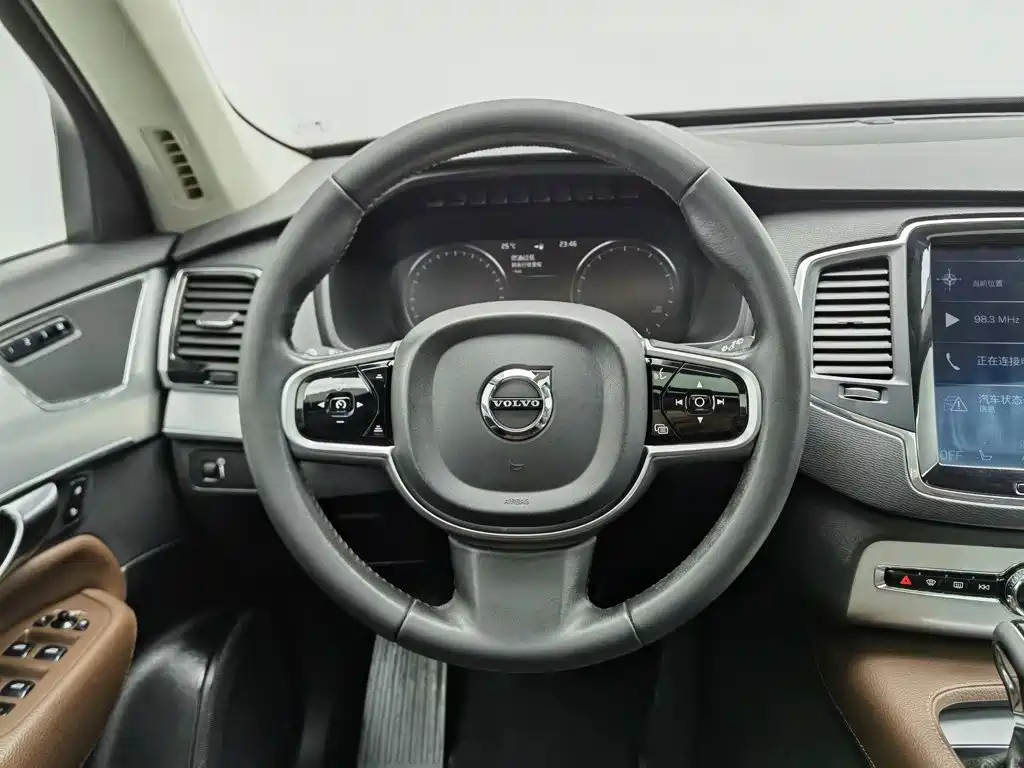 Volvo XC90 — миниатюра 11