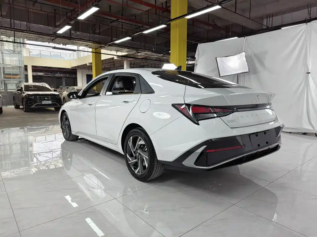 Hyundai Elantra — миниатюра 8