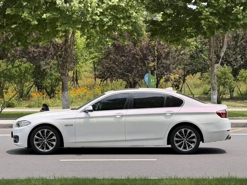 BMW 5 Series — миниатюра 9