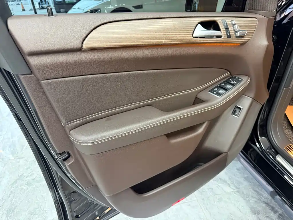 Mercedes-Benz GLE (Import) — миниатюра 9