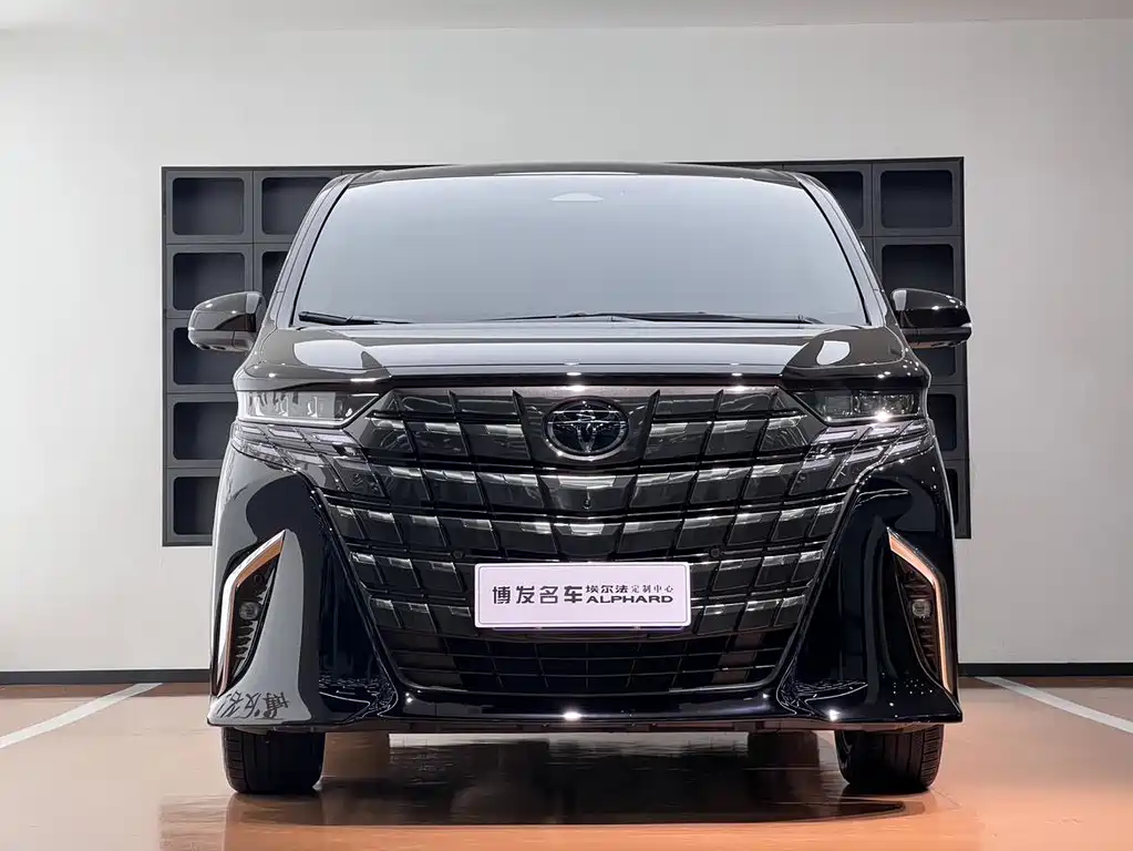 Toyota Alphard — миниатюра 2