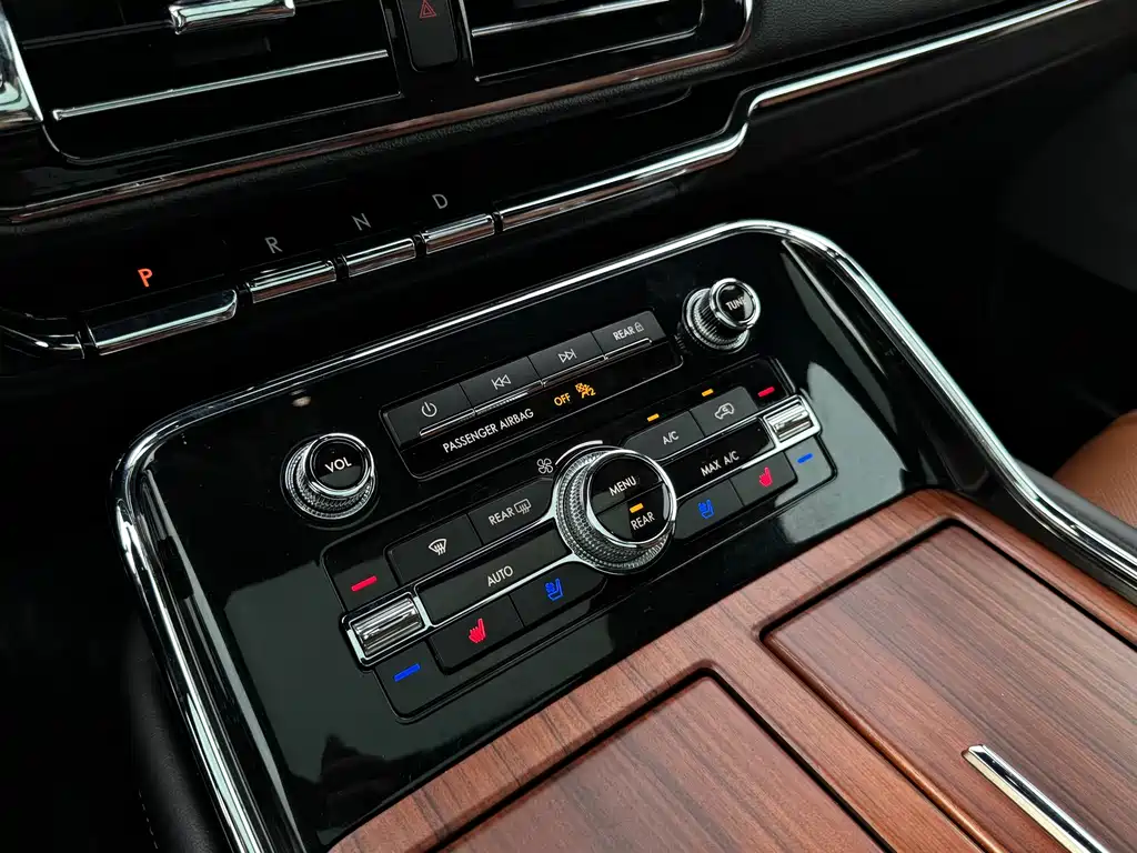 Lincoln Navigator — миниатюра 20