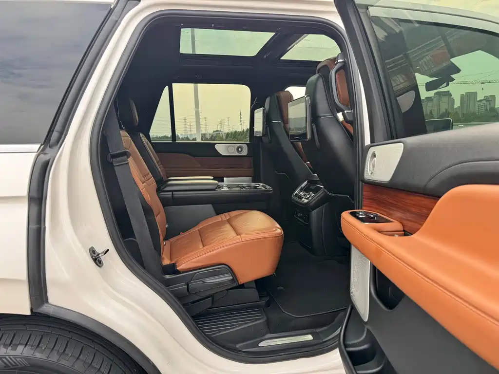 Lincoln Navigator — миниатюра 33