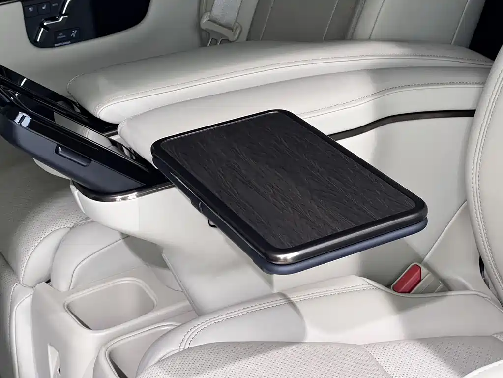 Toyota Alphard — миниатюра 16