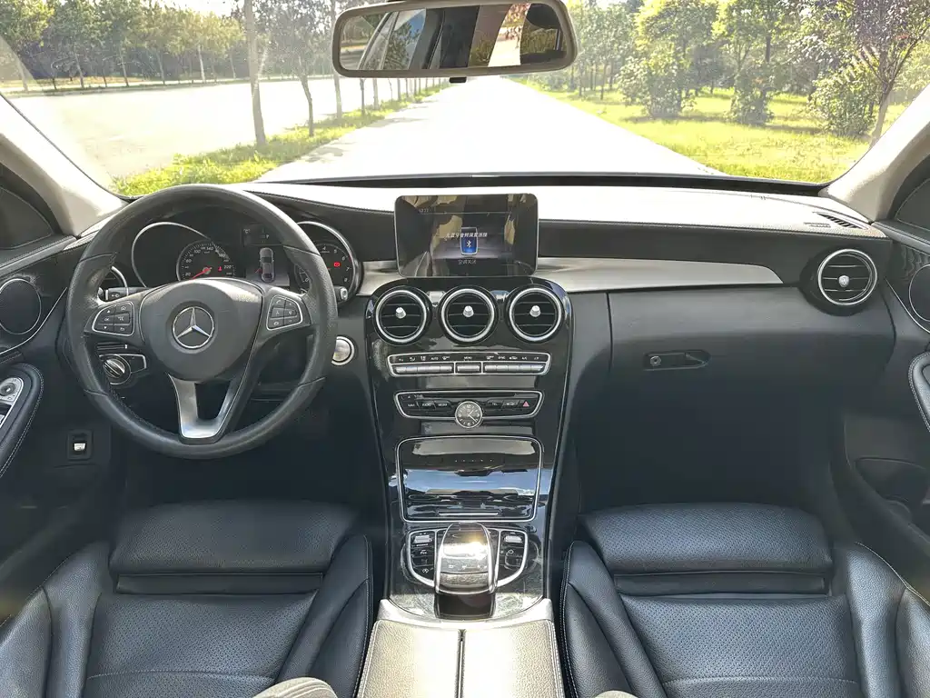 Mercedes-Benz C-Class — миниатюра 11