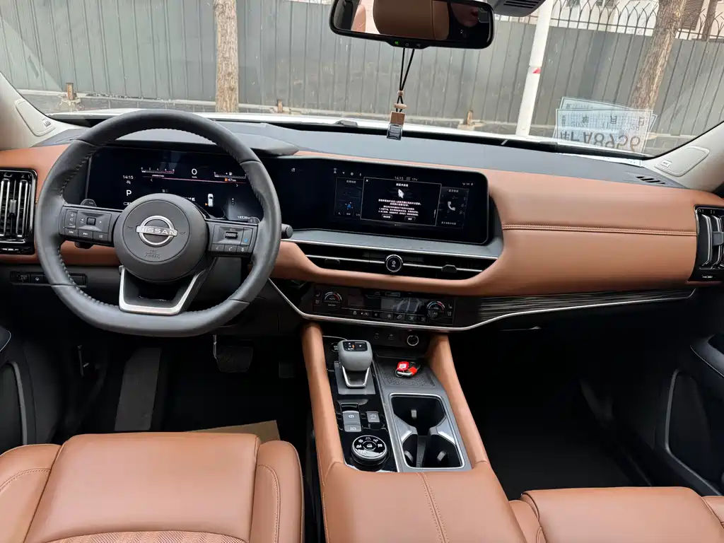 NISSAN EXPLORING THE LAND