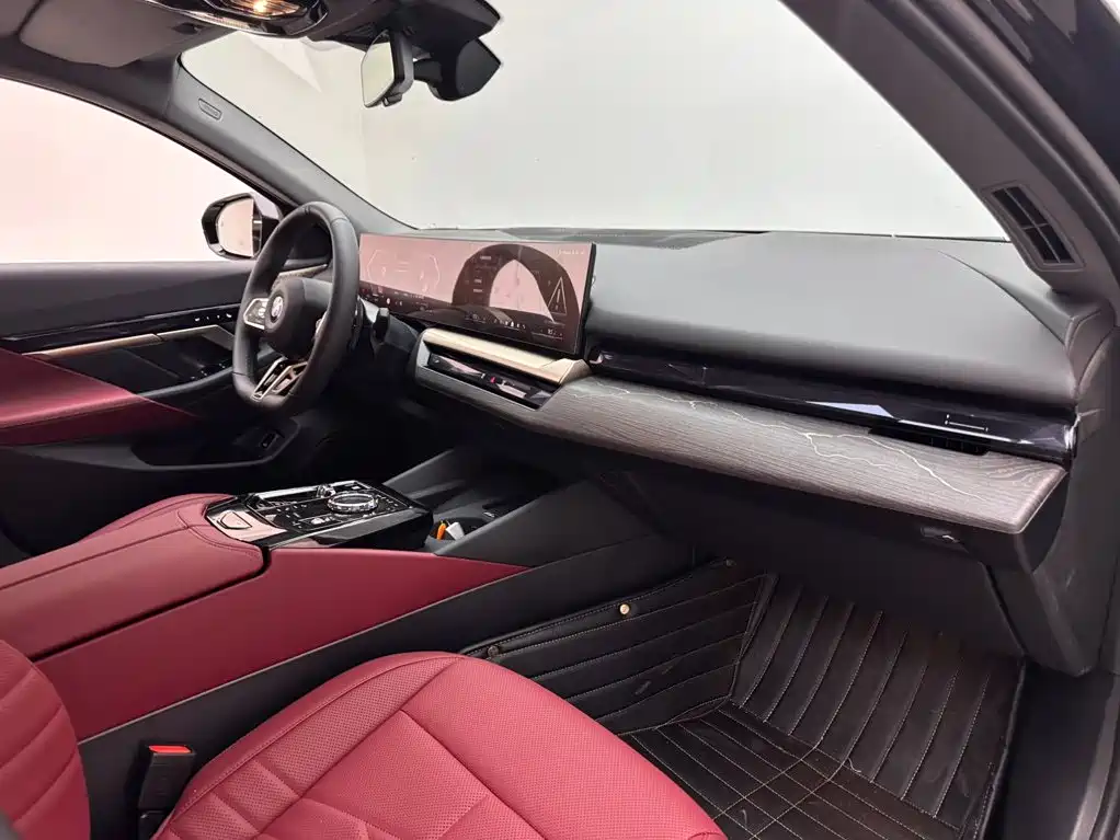 BMW 5 Series — миниатюра 11