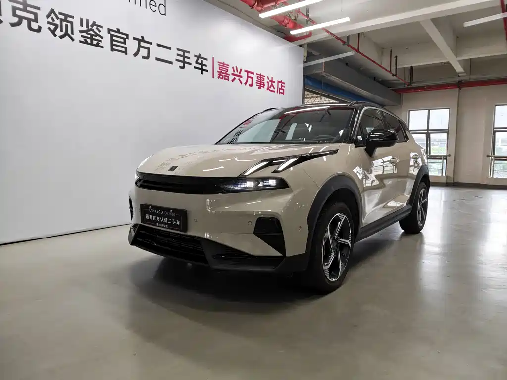 Lynk & Co 06
