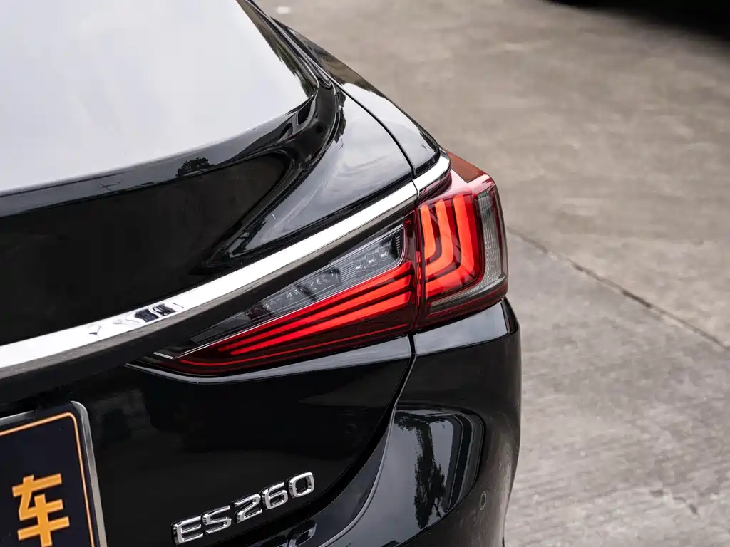 Lexus ES — миниатюра 7
