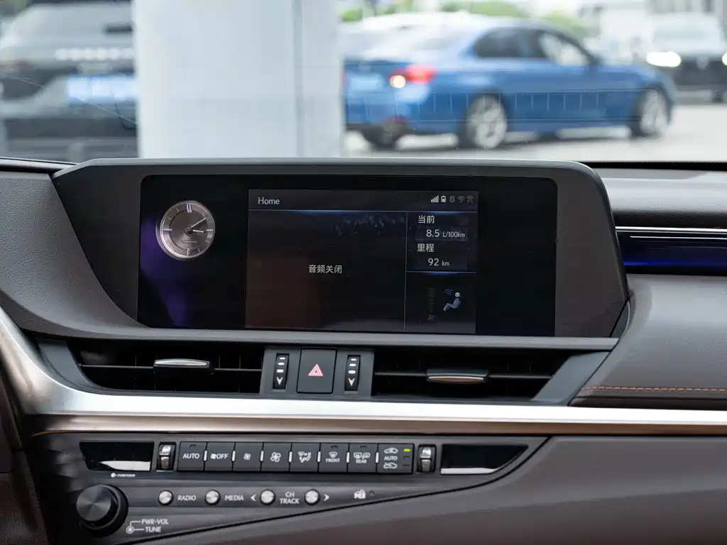 Lexus ES — миниатюра 16