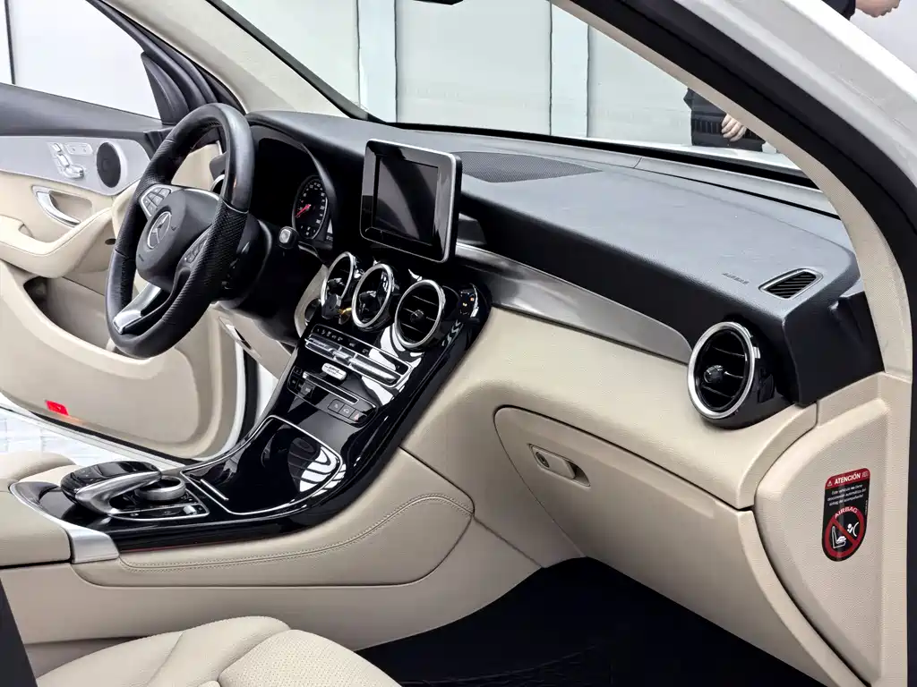 Mercedes-Benz GLC 2018 GLC 300 4MATIC