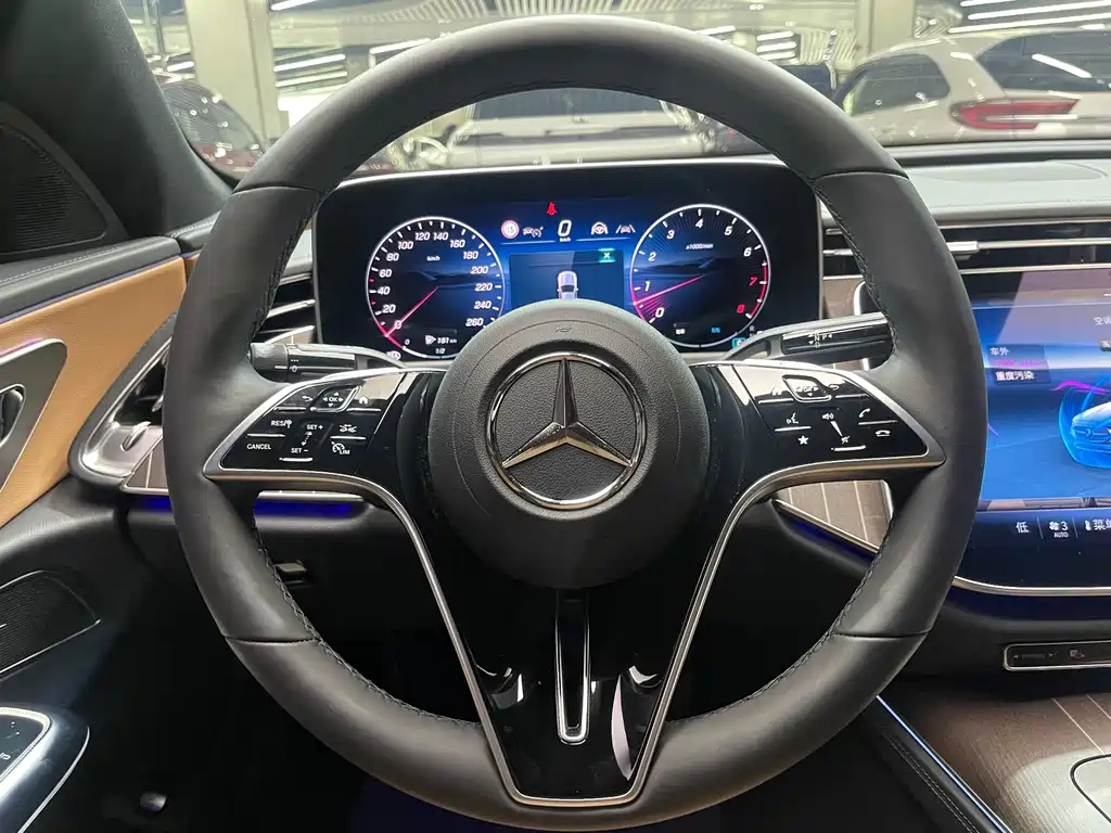 Mercedes-Benz E-Class — миниатюра 23