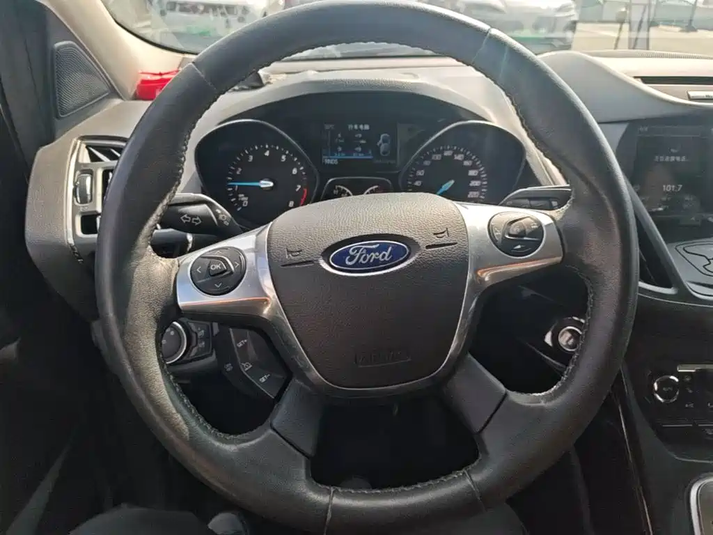 Ford Kuga — миниатюра 11