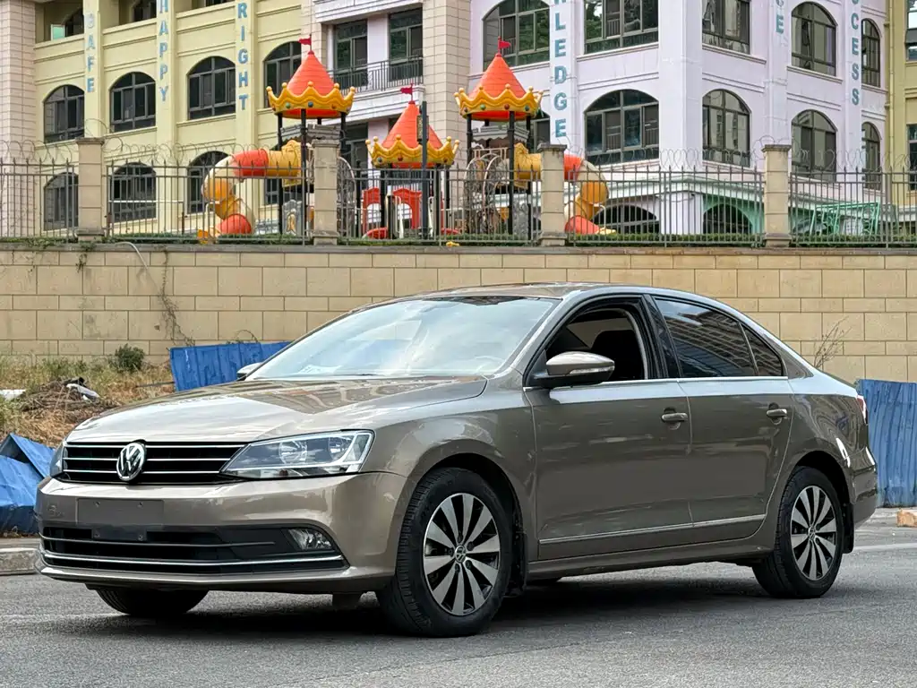 Volkswagen Sagitar 2018