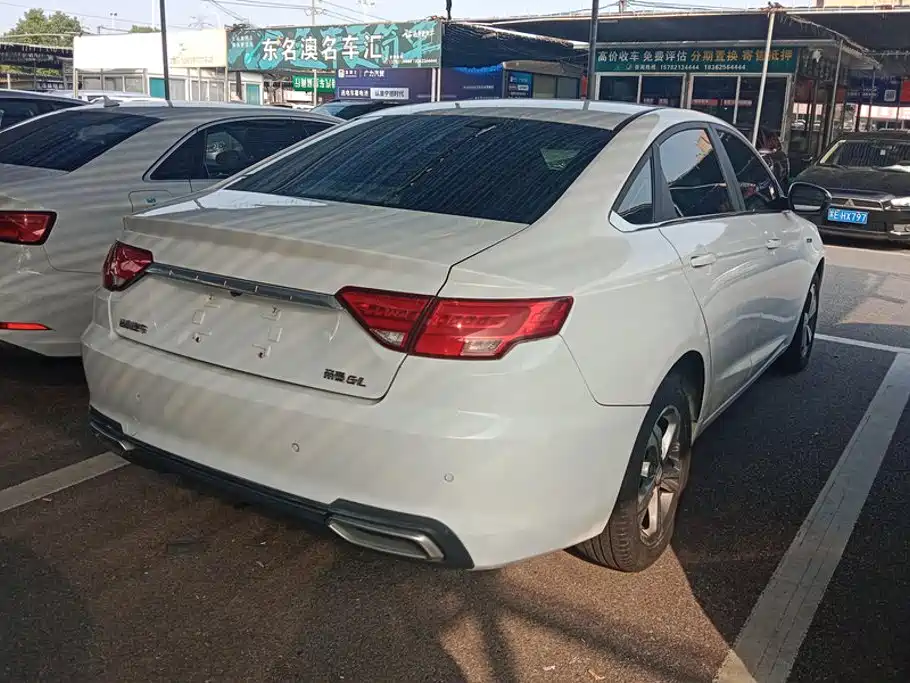 Geely Emgrand GL — миниатюра 3