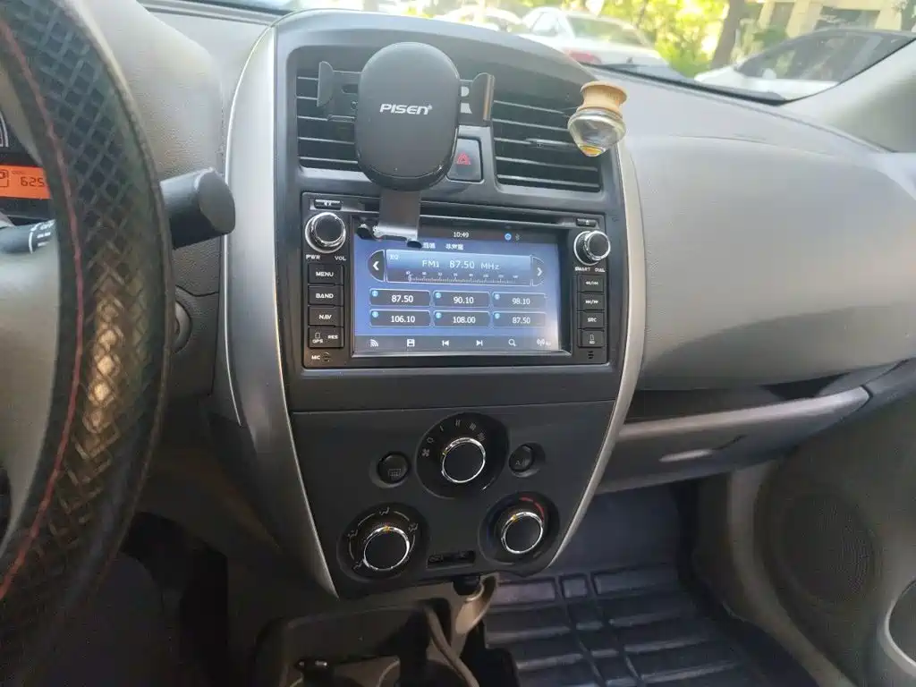 Nissan Sunny — миниатюра 9
