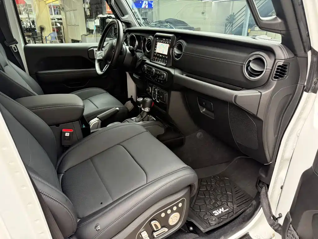Jeep Wrangler PHEV — миниатюра 9