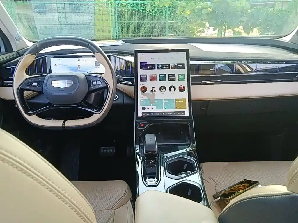 Geely Boyue L — миниатюра 10