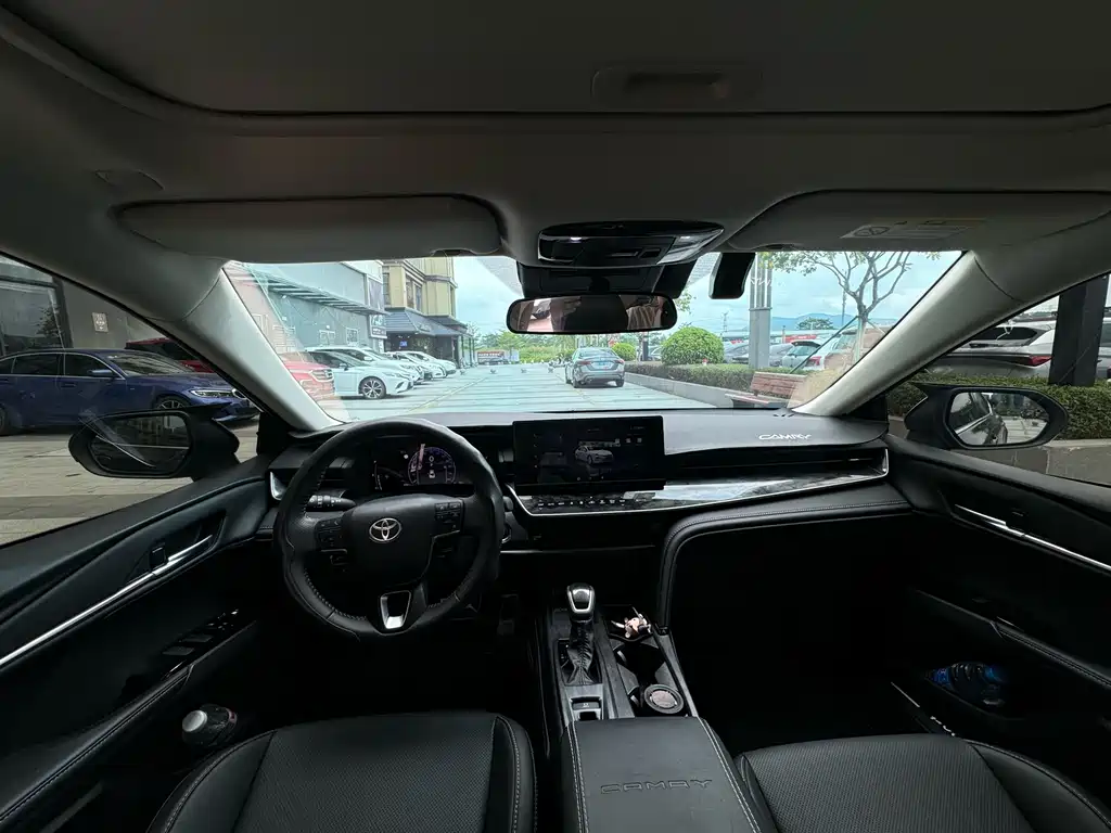 Toyota Camry — миниатюра 8