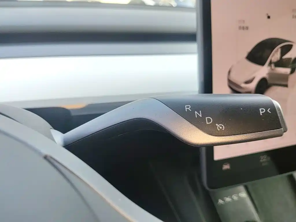 Tesla Model Y — миниатюра 14