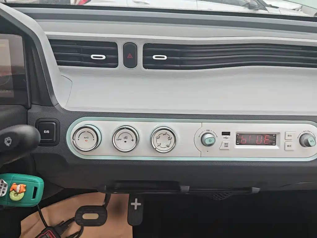 Wuling MINIEV — миниатюра 13