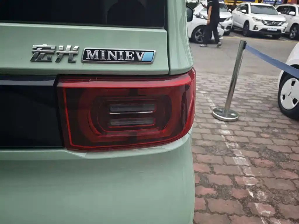 Wuling MINIEV — миниатюра 8