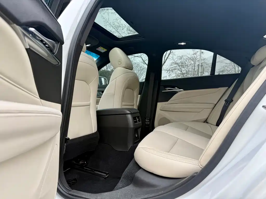 Cadillac CT4 — миниатюра 6