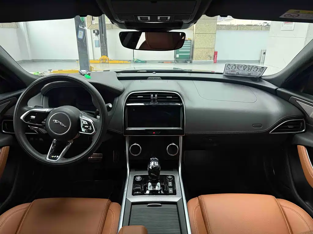 Jaguar XEL 2025 2.0T 250PS R-DYNAMIC 90